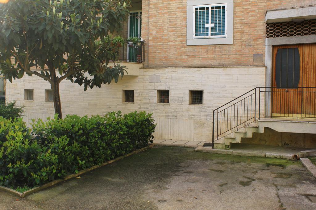 B&B Il Giardino In Citta - Parcheggio Privato Gratuito Foggia Kültér fotó