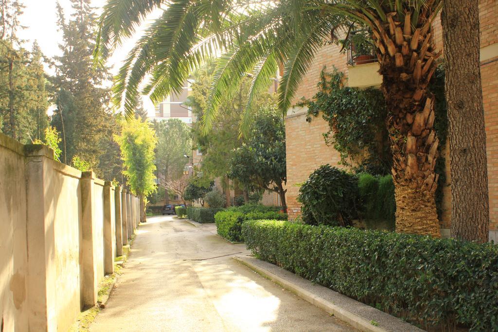 B&B Il Giardino In Citta - Parcheggio Privato Gratuito Foggia Kültér fotó