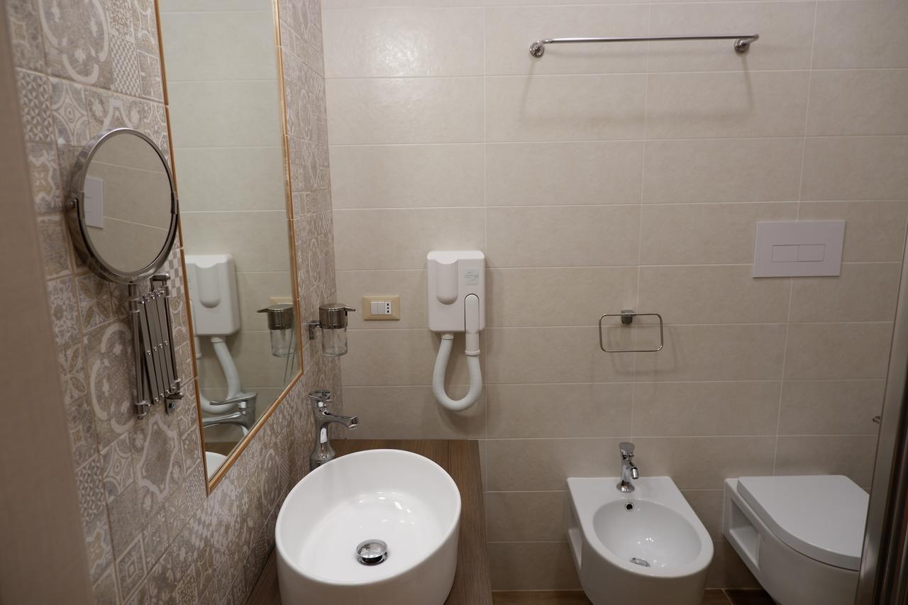B&B Il Giardino In Citta - Parcheggio Privato Gratuito Foggia Kültér fotó